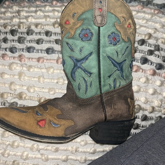 Beautiful Cowgirl Boots - Picture 4 of 11